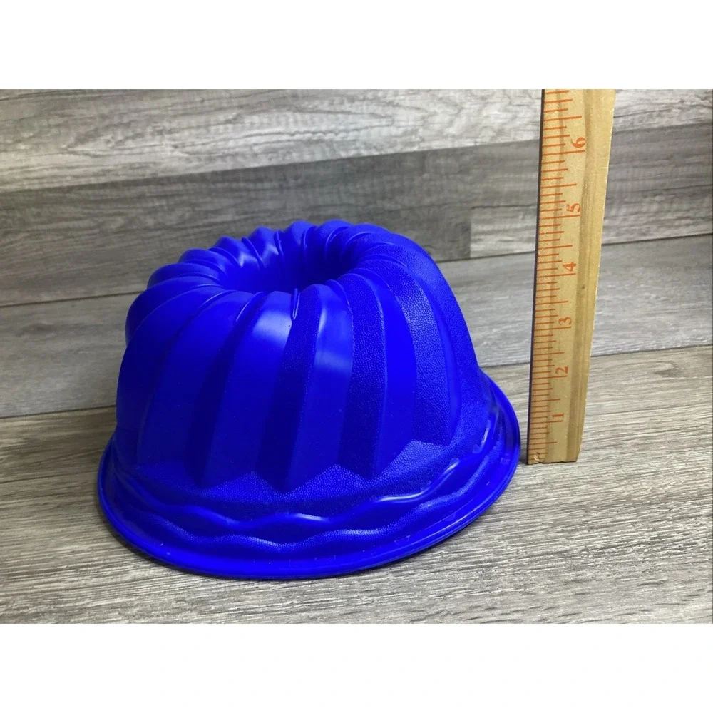 Blue Silicone Bundt Pan Fluted Swirl Cake Mold‎ 9 Inch Non-Stick Cobalt Bakeware